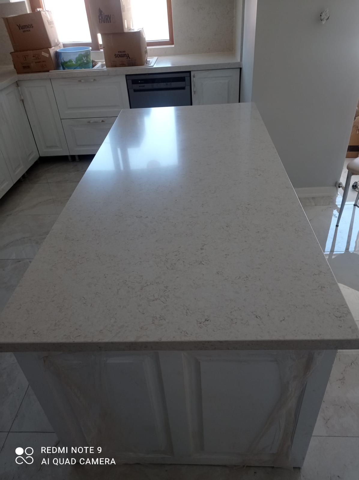 Modern Mutfak Tasarımında &Ccedil;imstone Tezgahların Rol&uuml; ve &Ouml;nemi